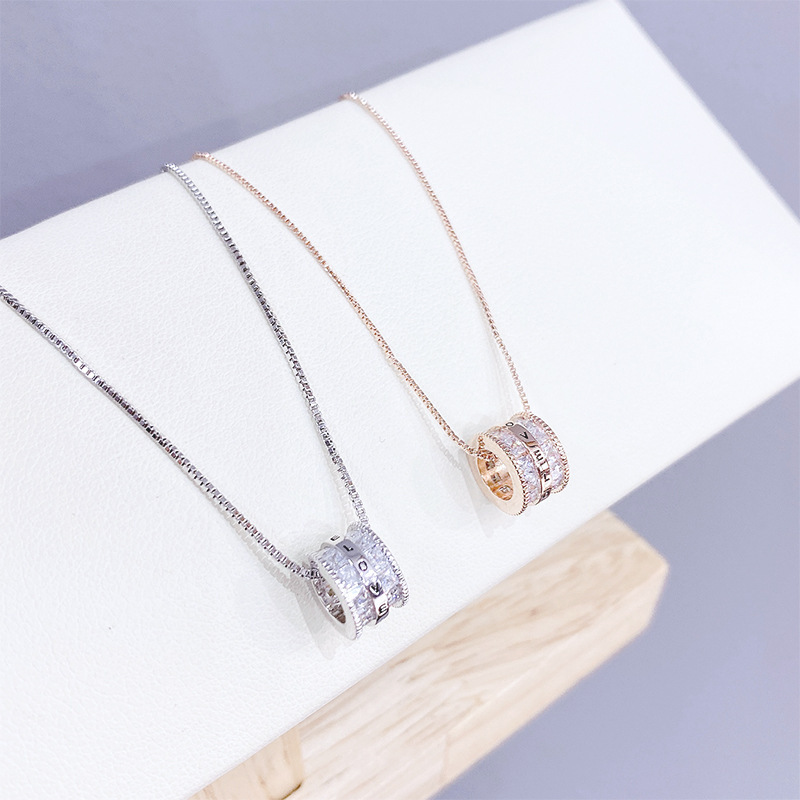 A golden, simple, fine chain, niche Roman numeral beaded necklace, a versatile and all-purpose necklace for daily commuting details Picture