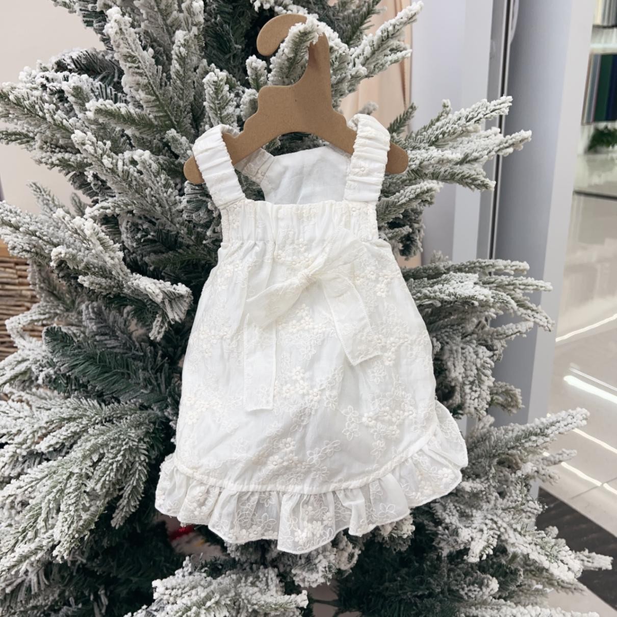 Summer French embroidered halter dress for dogs, Bichon Maltese thin and breathable little princess dress Item Picture
