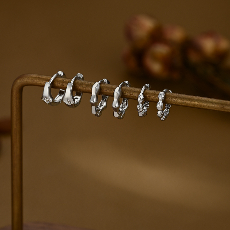 Gold jewelry display rack, multi-functional beaded rings, glasses, necklaces, display rack, storage tray, counter ornaments Application Scenario