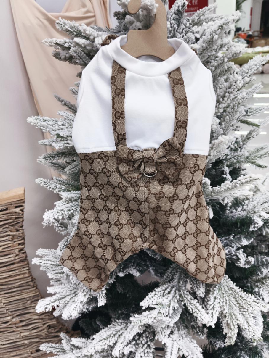 A two-piece set of pet harness dress with a classic floral print and a base T-shirt inside, suitable for towing dogs Item Picture