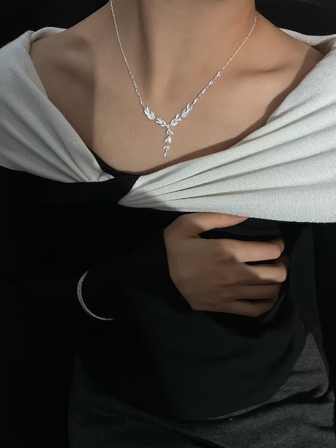عقد من الفضة والفضية النقية details Picture