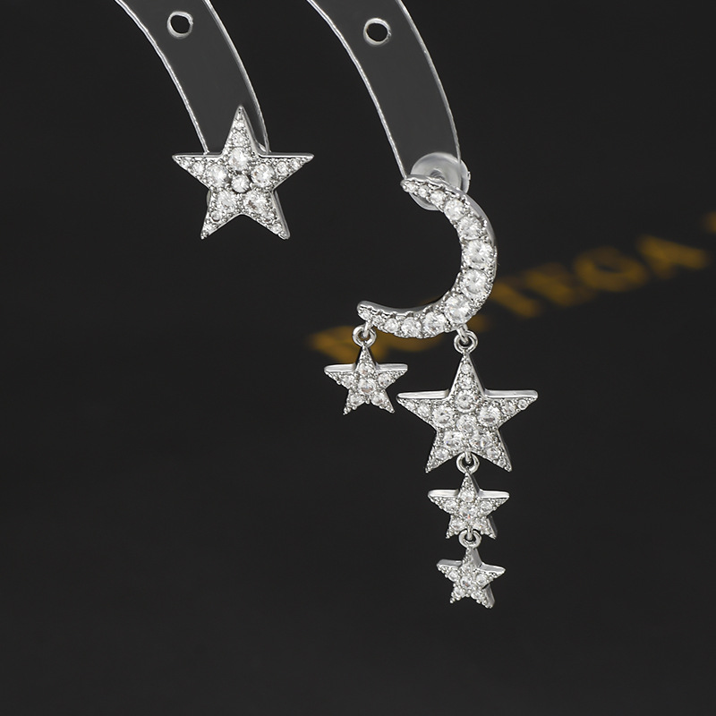 The S925 silver needle design is a niche, simple and versatile star and moon stud. It is small and exquisite pic 1