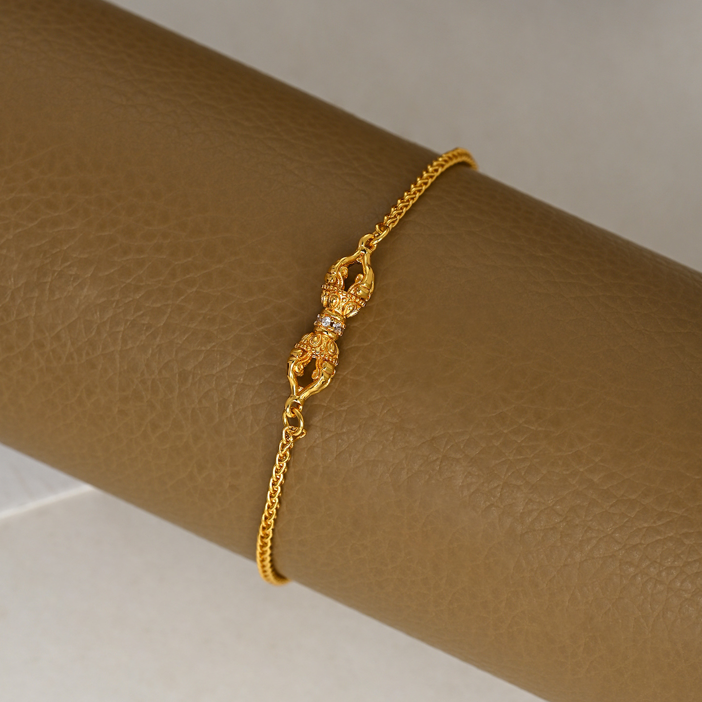 Retro estilo de lujo brillante oro hueco redondo perlas diseño sentido de la cadena de cola de calabaza ajustable pulsera versátil enviar un regalo Specification image