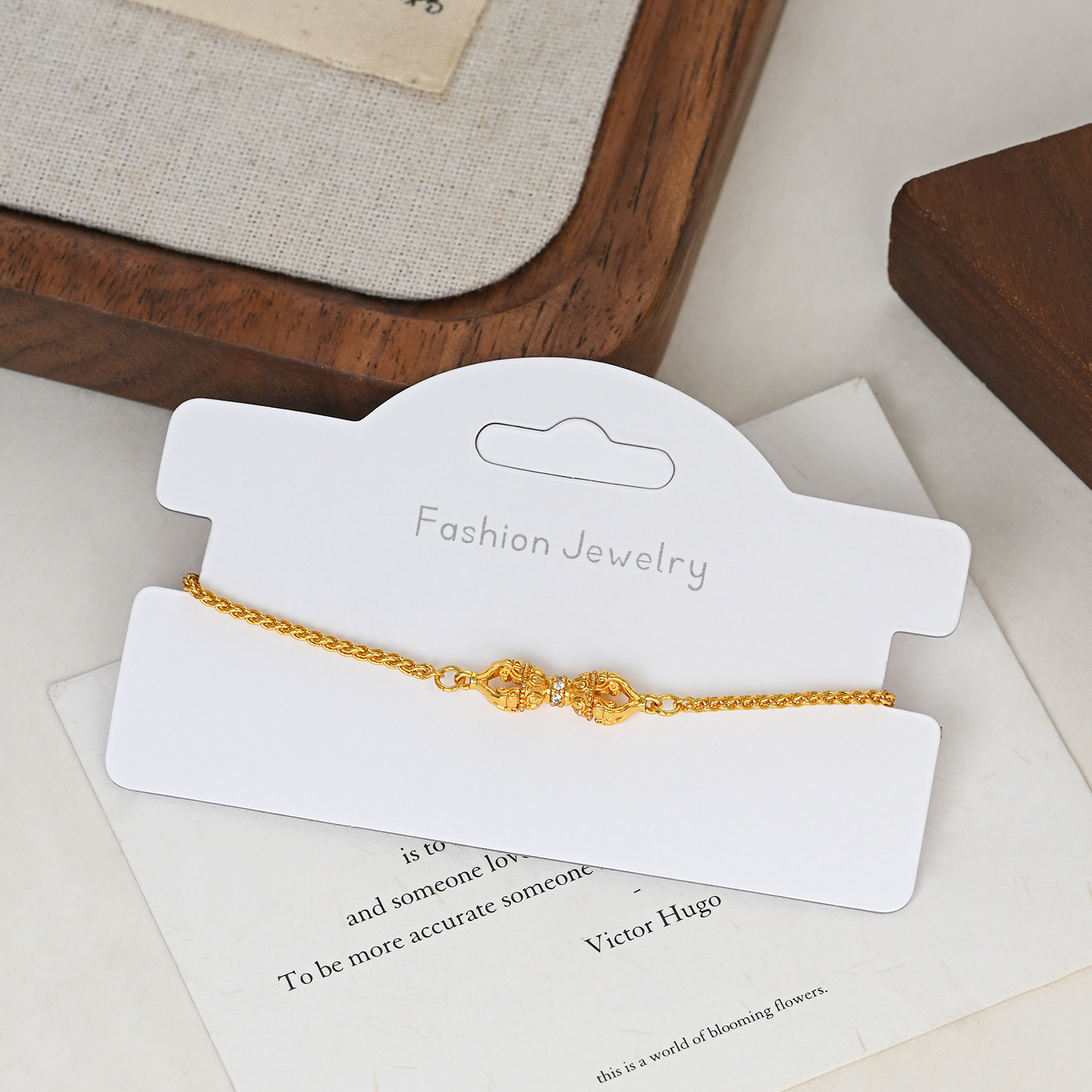 Retro estilo de lujo brillante oro hueco redondo perlas diseño sentido de la cadena de cola de calabaza ajustable pulsera versátil enviar un regalo