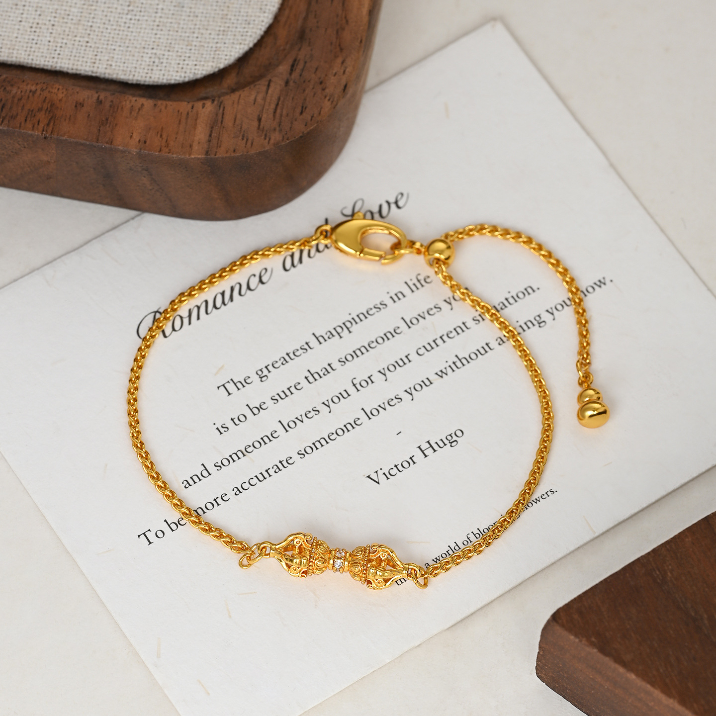Retro estilo de lujo brillante oro hueco redondo perlas diseño sentido de la cadena de cola de calabaza ajustable pulsera versátil enviar un regalo Item Picture