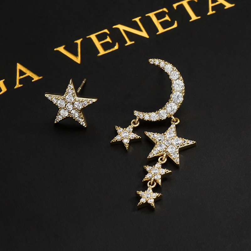 The S925 silver needle design is a niche, simple and versatile star and moon stud. It is small and exquisite pic 5