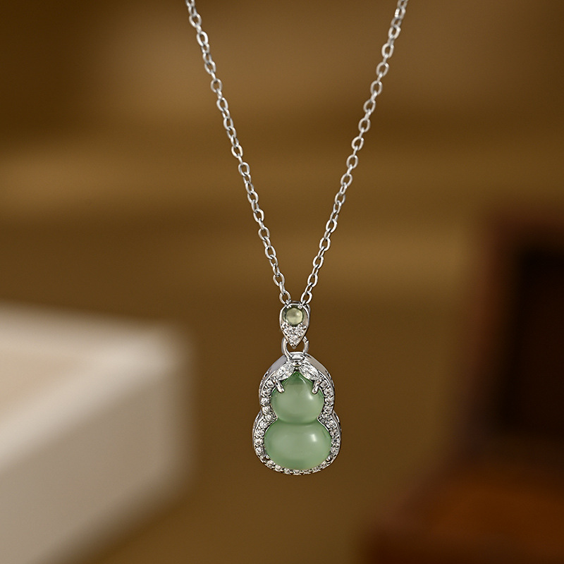 Nuevo collar chino de calabaza de jade verde claro colgante de diamantes para mujeres collar de lujo nacional ligero pic 1
