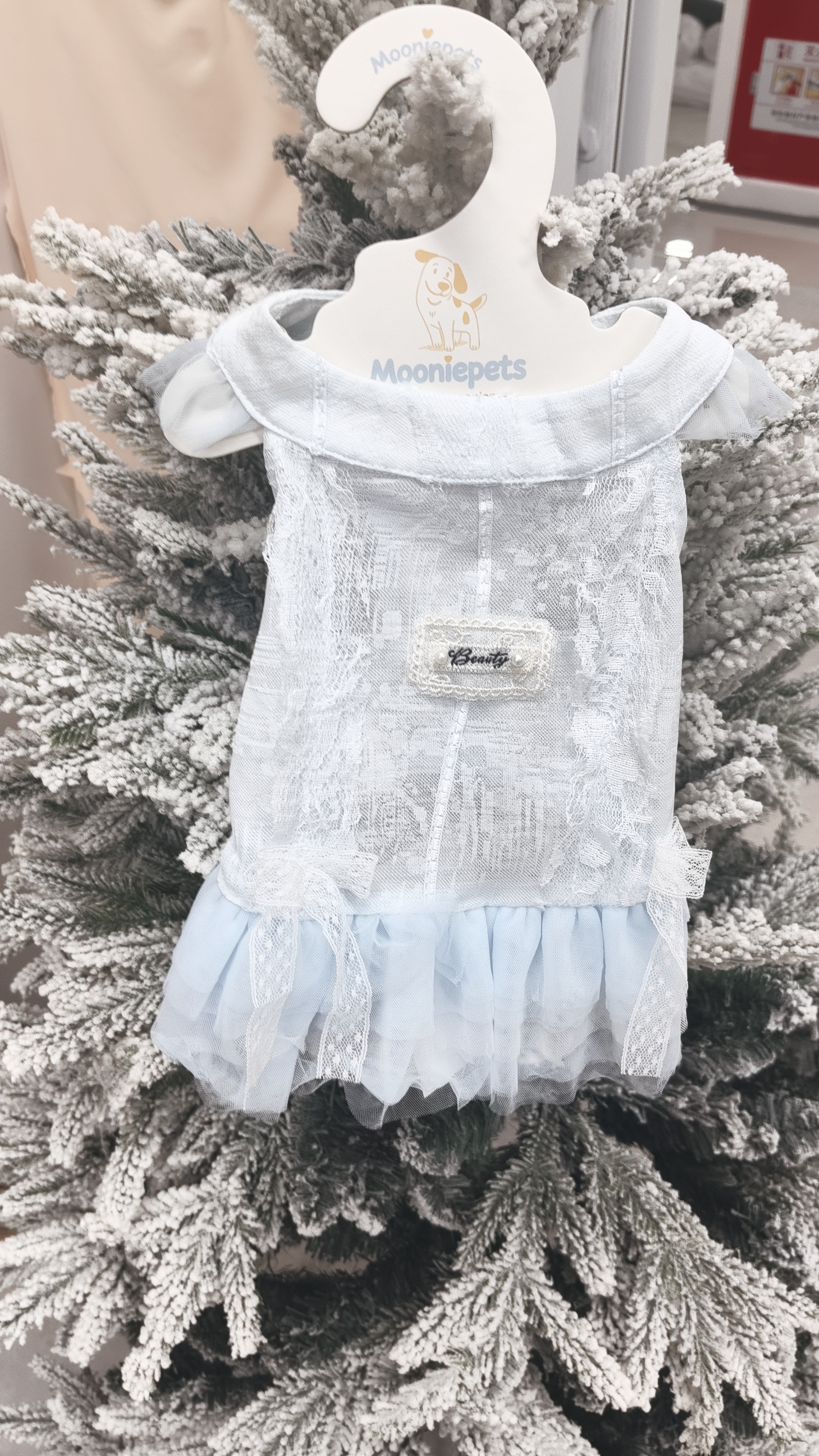 Korean-style pet lace princess chiffon dress, small dog thin breathable halter puffy dress, dog dress Application Scenario