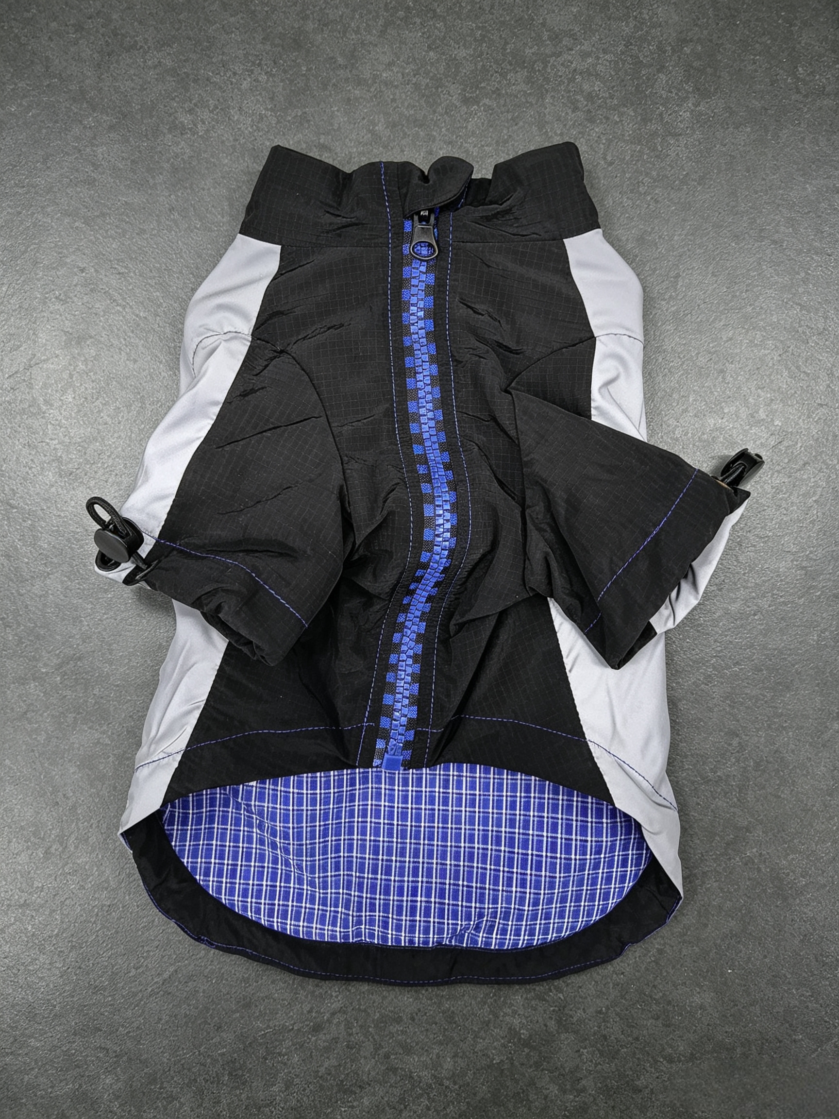 A cool and trendy racing-style pet sports vest that can be hung with a D-ring, multi-color, breathable dog coat Application Scenario