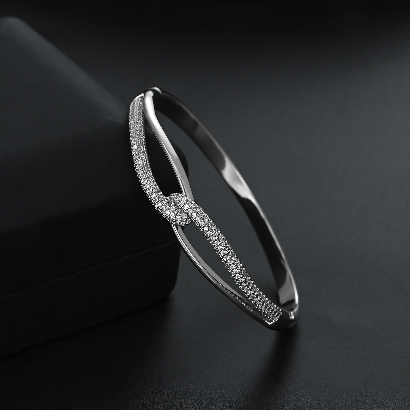 Lujo ligero pulsera de oro de lujo para mujeres nicho de diseño sentido pulsera abierta commuter cena temperamento exquisito pulsera versátil Specification image