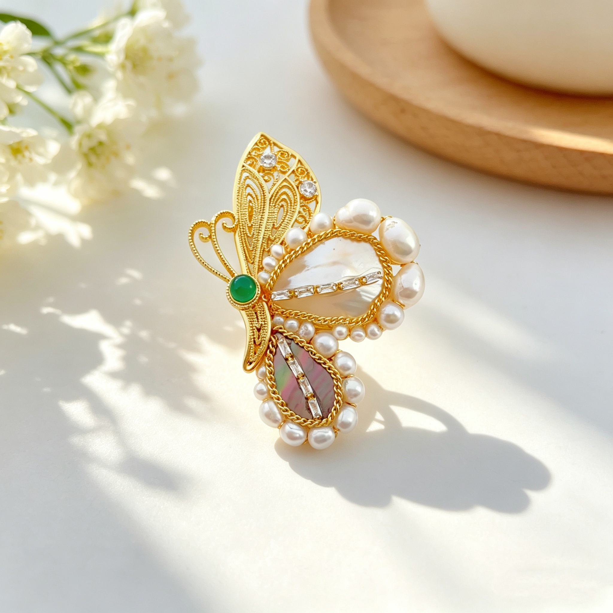 الدبابيس المصنوعة من الفراشة الذهبية Item Picture