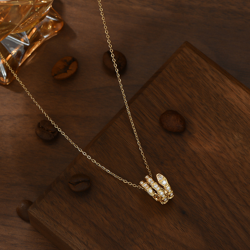 Tres anillos de cuerpo de serpiente diseño de capas lleno de diamantes brilla no grandioso uso diario construir un collar versátil details Picture