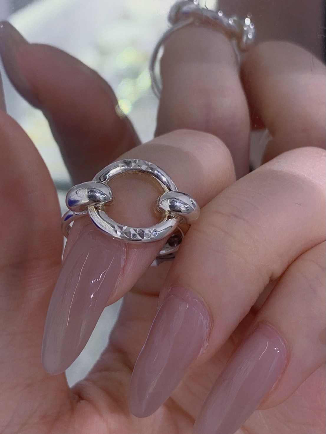 S925 sterling silver hammer pattern double-ring interlocking open ring details Picture
