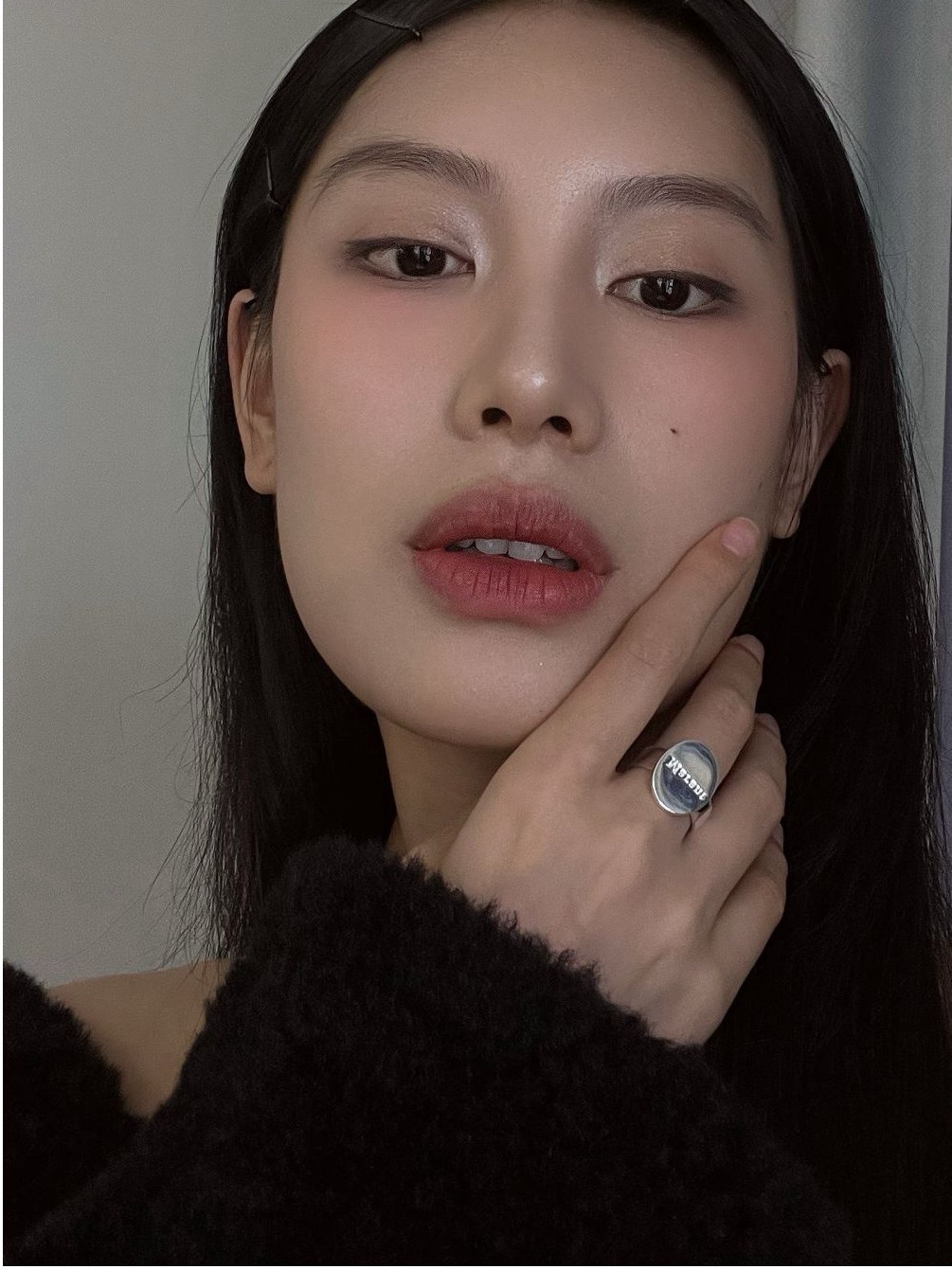 S925 sterling silver ring, classic letter round plate ring Application Scenario