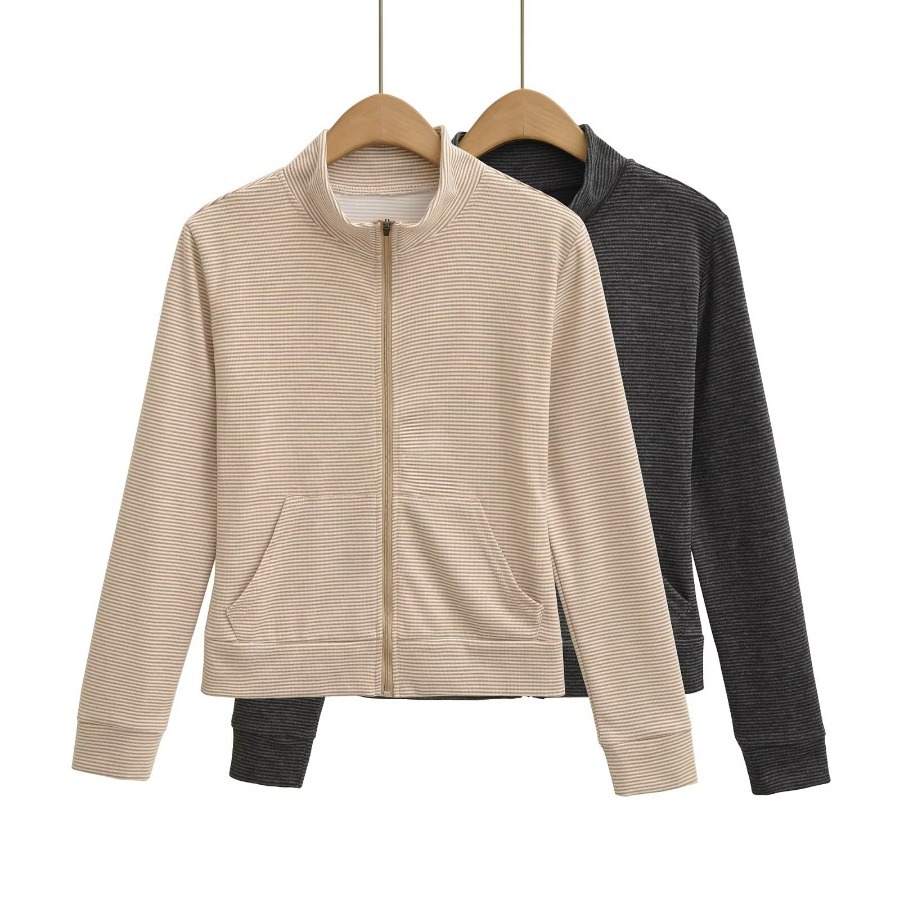 The 2026 European and American retro distressed lapel conventional jacket women's autumn loose off-the-shoulder casual workwear jacket street Application Scenario