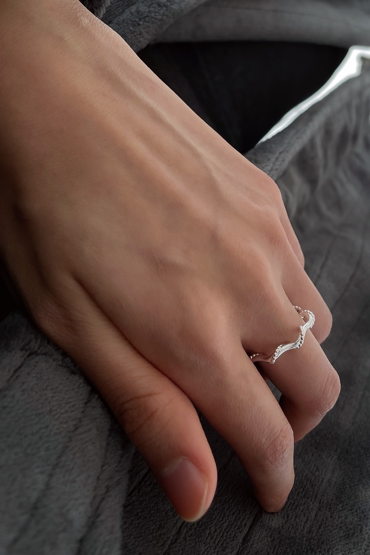 S925 plata de ley beaded edge wave open ring