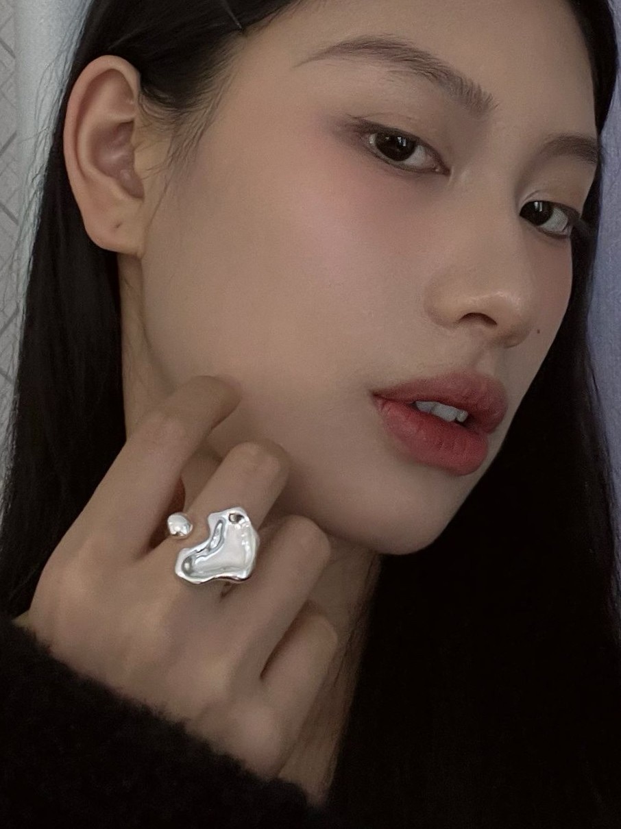 S925 sterling silver ring, flowing liquid irregular silver ring details Picture