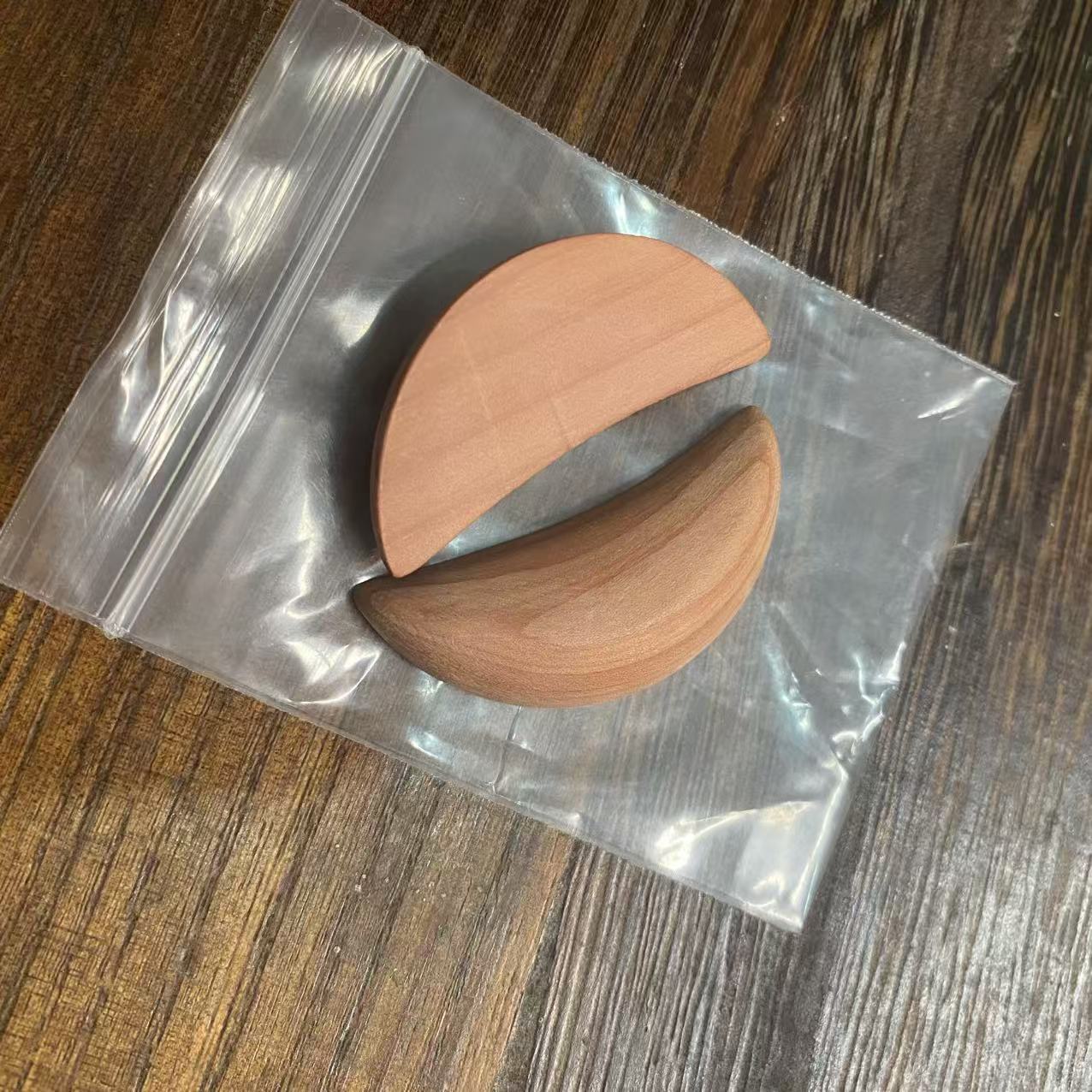 Zhonggong Craft Crescent-shaped Holy Grail Solid wood Prayer Items 4.5cm detail image 5