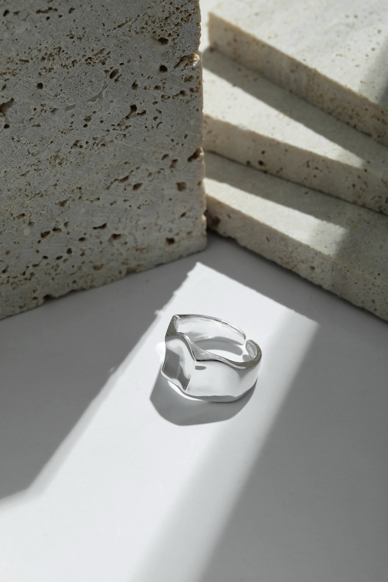 S925 sterling silver wavy curved wide surface ring Application Scenario