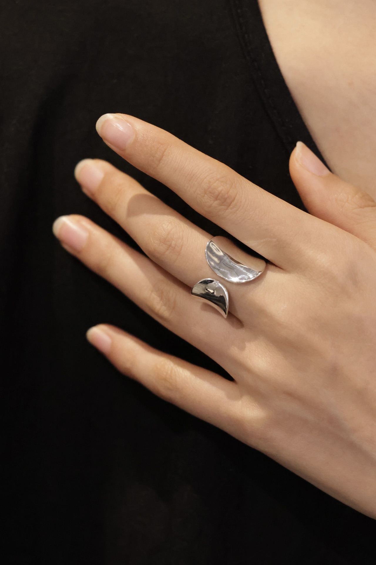 S925 sterling silver mirror surface pleated blade open ring Application Scenario