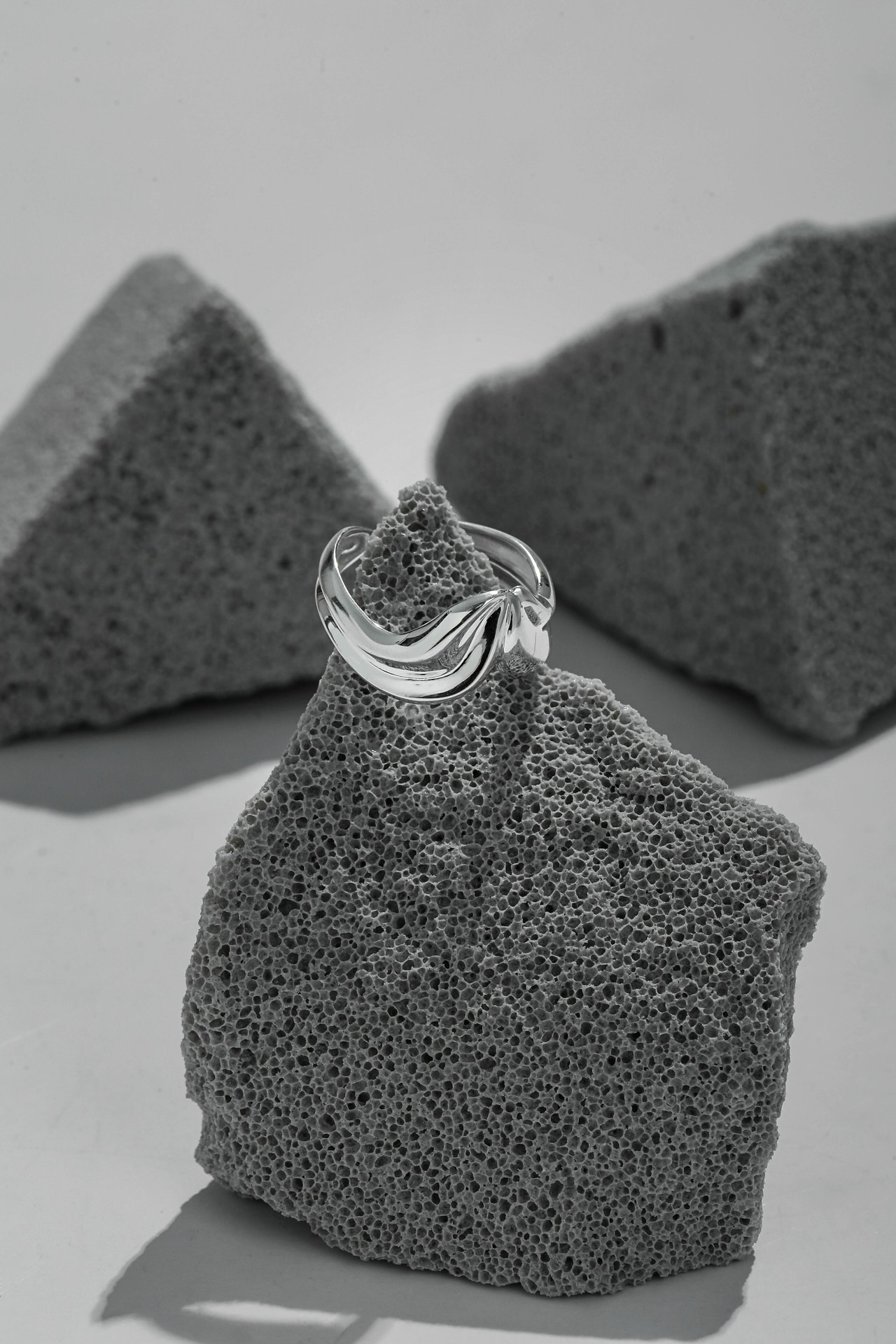 S925 sterling silver fluid V-shaped glossy silver ring