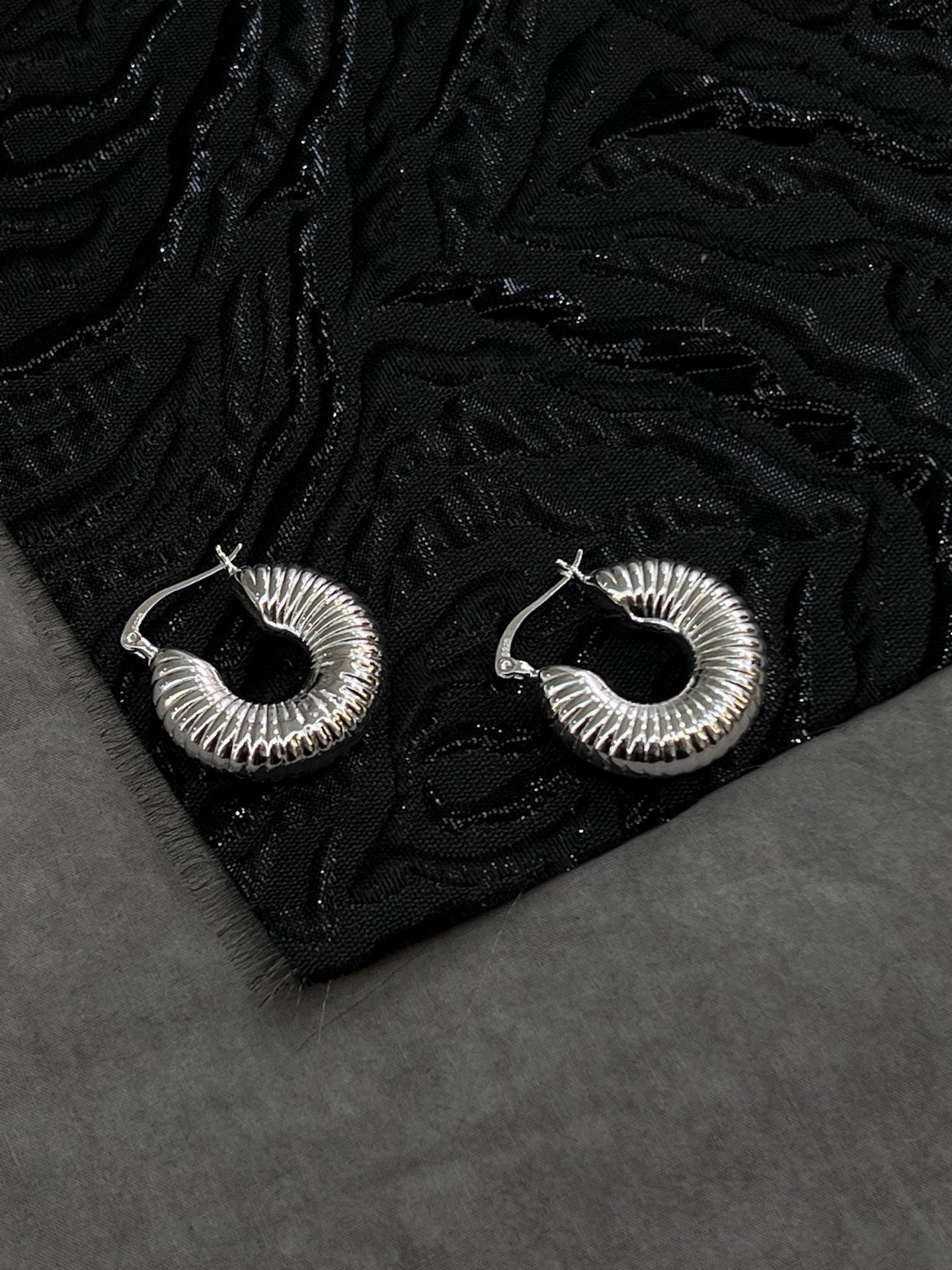 S925 plata de ley textura rayas fat loop pendientes details Picture