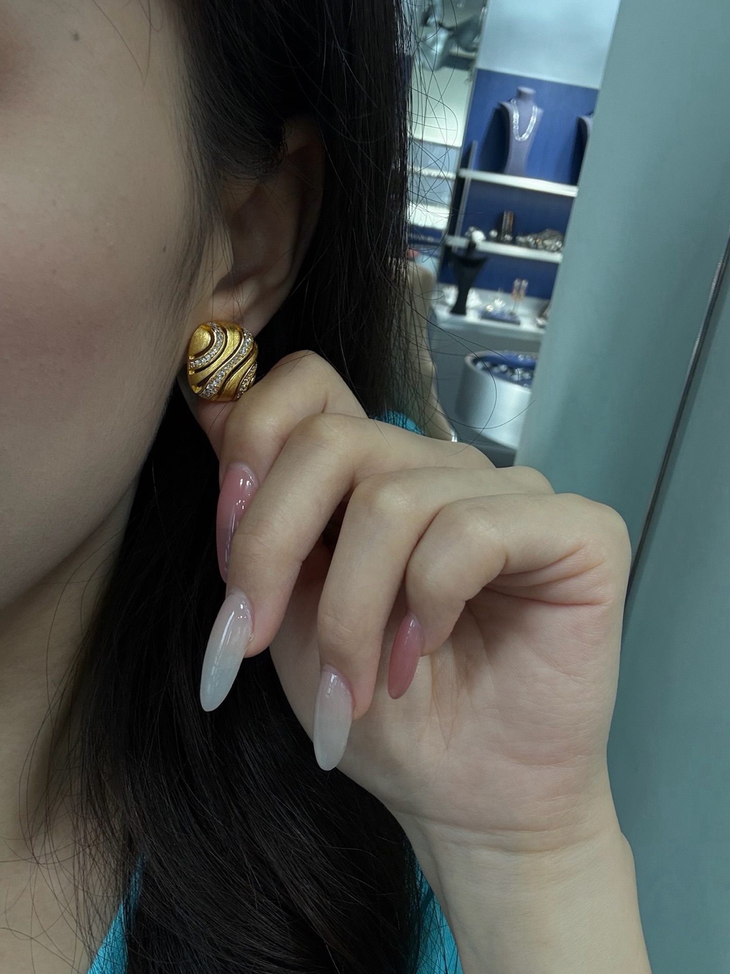 S925 sterling silver retro brushed diamond-encrusted square gold earrings Specification image