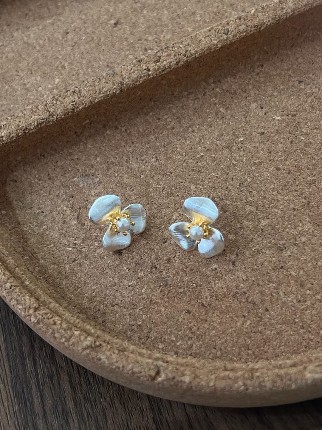 S925 sterling silver three-petal flower pearl stud earrings
