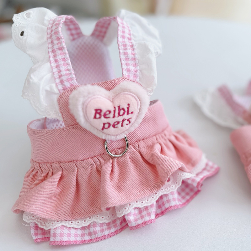 Sweet girl style lace pet-pulling dress, heart-shaped embroidered halter princess dress, suitable for pulling pets when going out Application Scenario