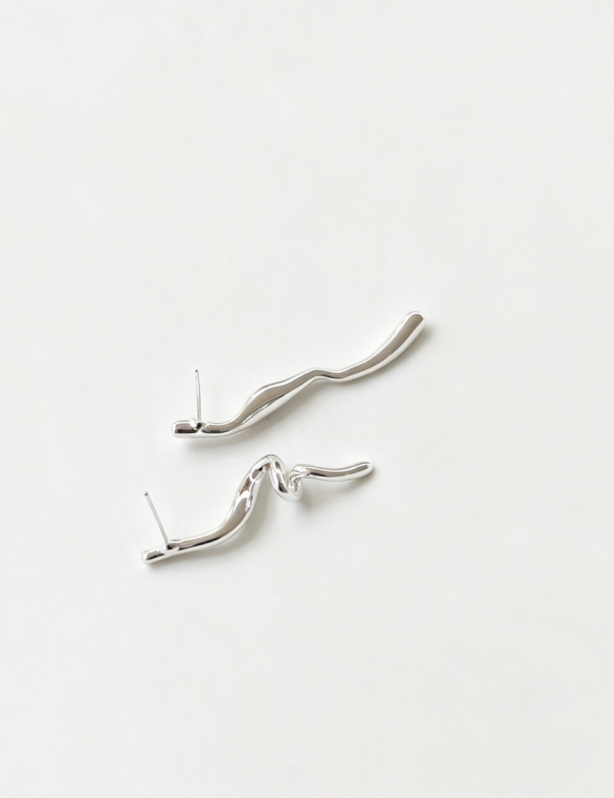 S925 sterling silver twisted wavy long silver ear rings Application Scenario