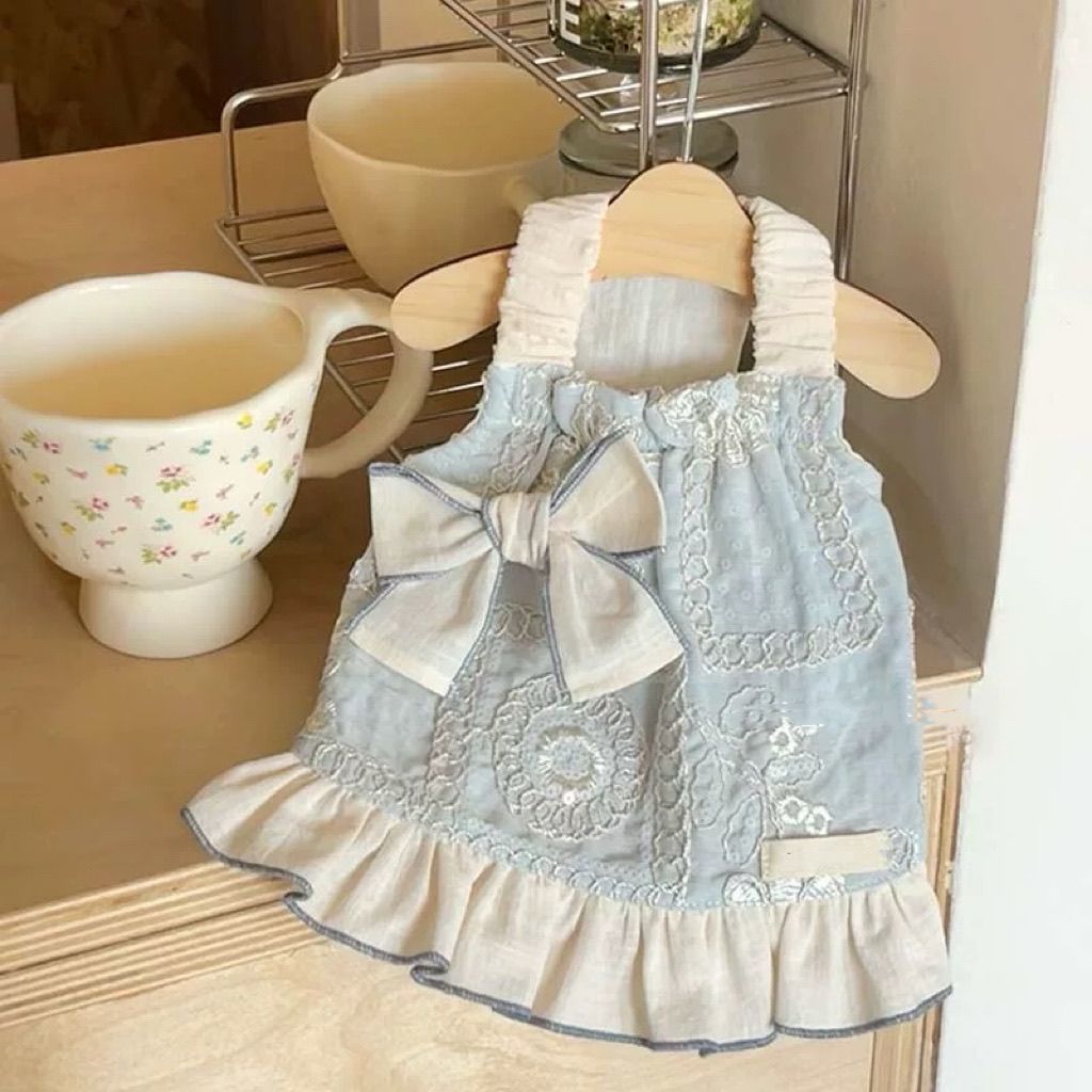Retro heavy embroidery pet halter dress, dark blue/haze blue two-color large bow ruffled skirt, Maltese bichon frise small dog and cat clothing Application Scenario