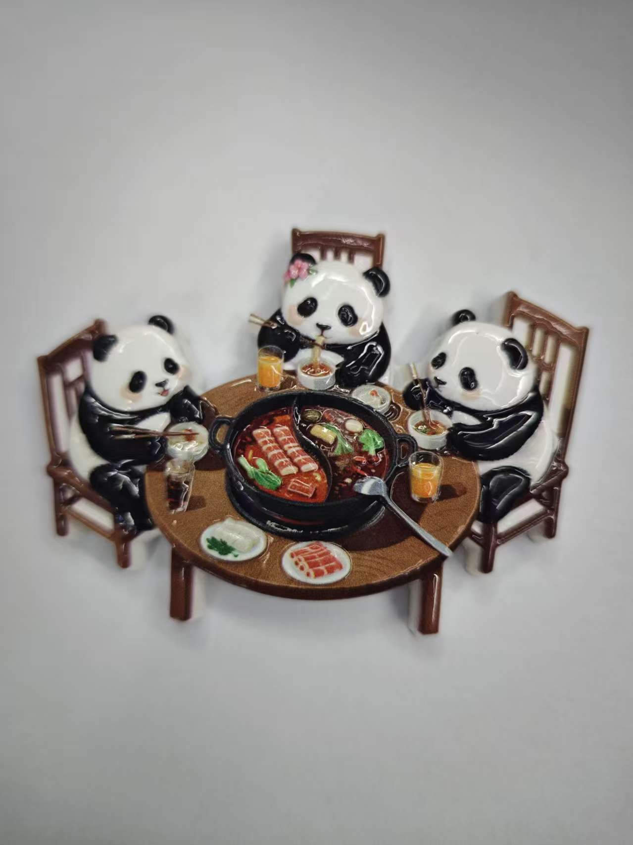 The national trend Panda family is having hot pot and fridge magnets