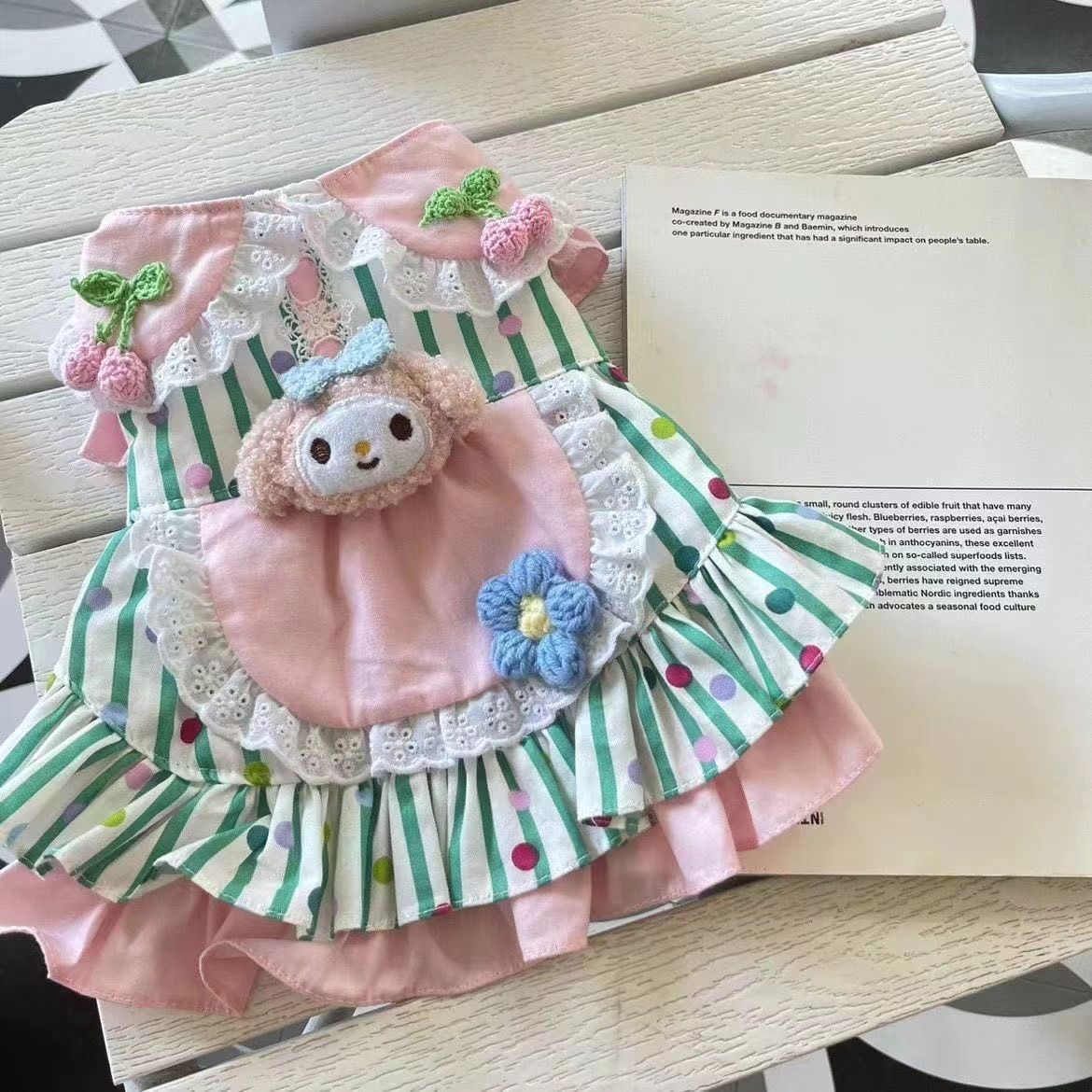 Forest-themed cherry doll pet princess dress, green and white vertical striped lace lace apron dress, small dog Maltese Bichon Frise dog and cat clothes