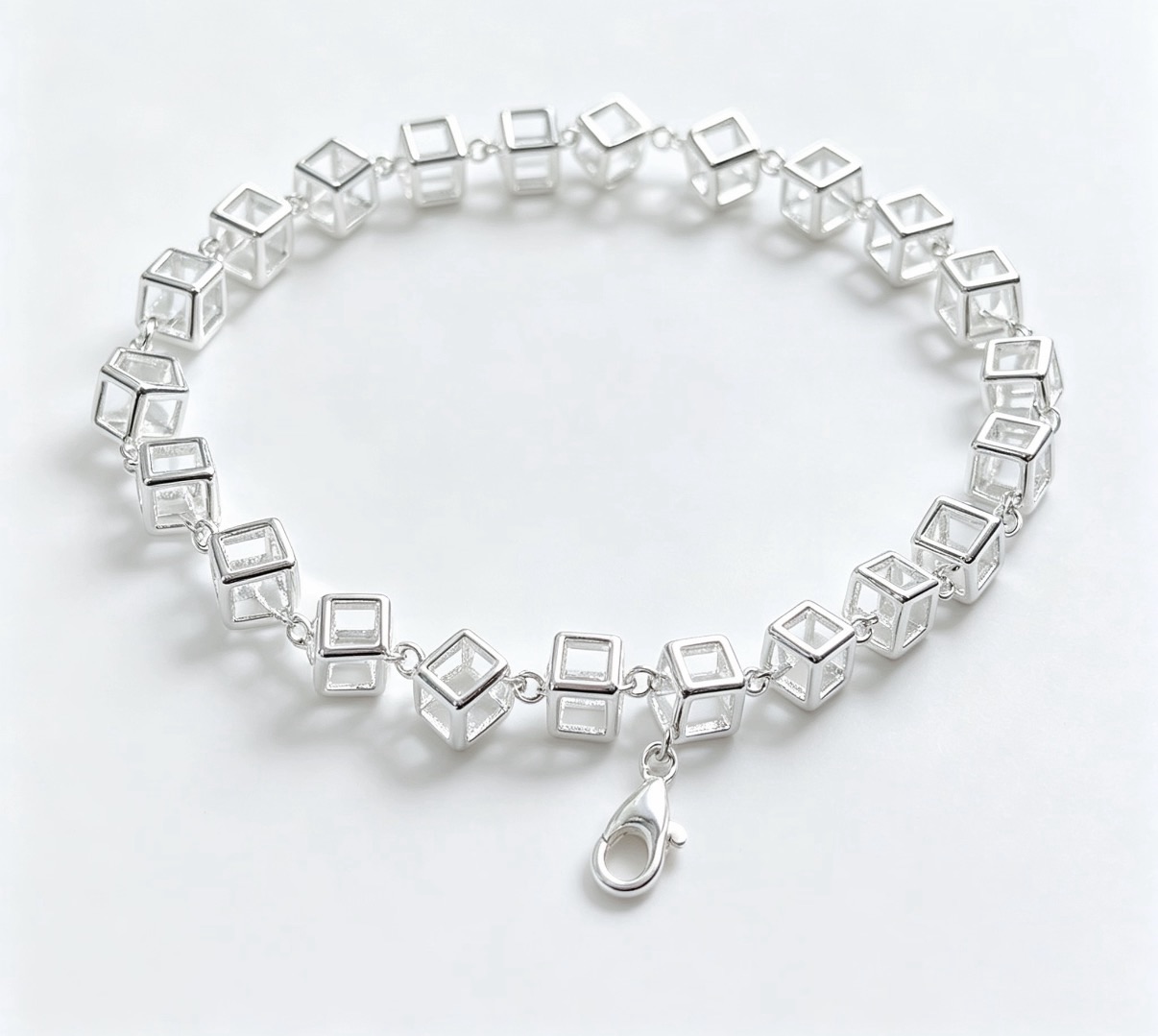 A simple and versatile silver cube bracelet for women Application Scenario