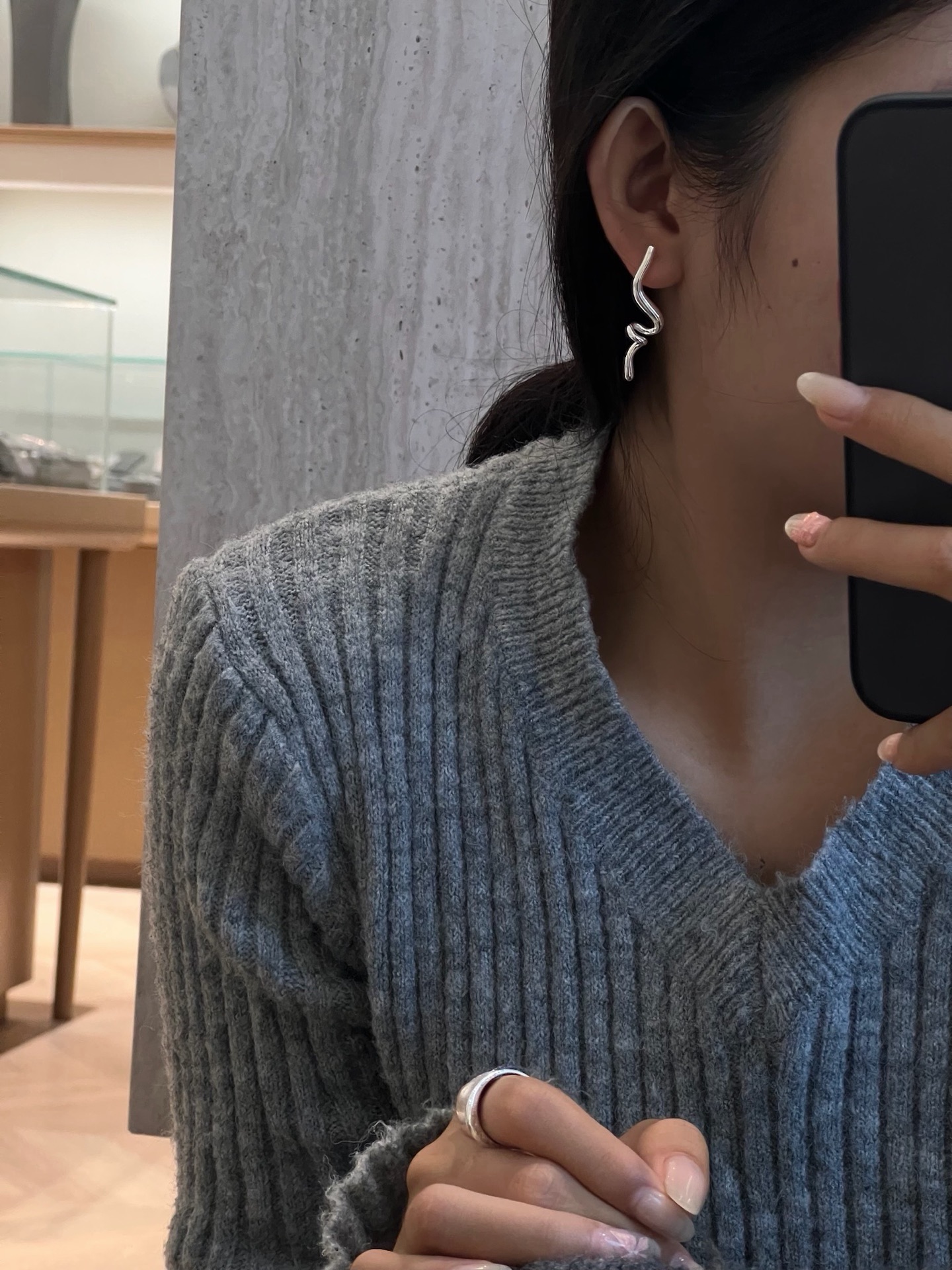 S925 sterling silver twisted wavy long silver ear rings Specification image