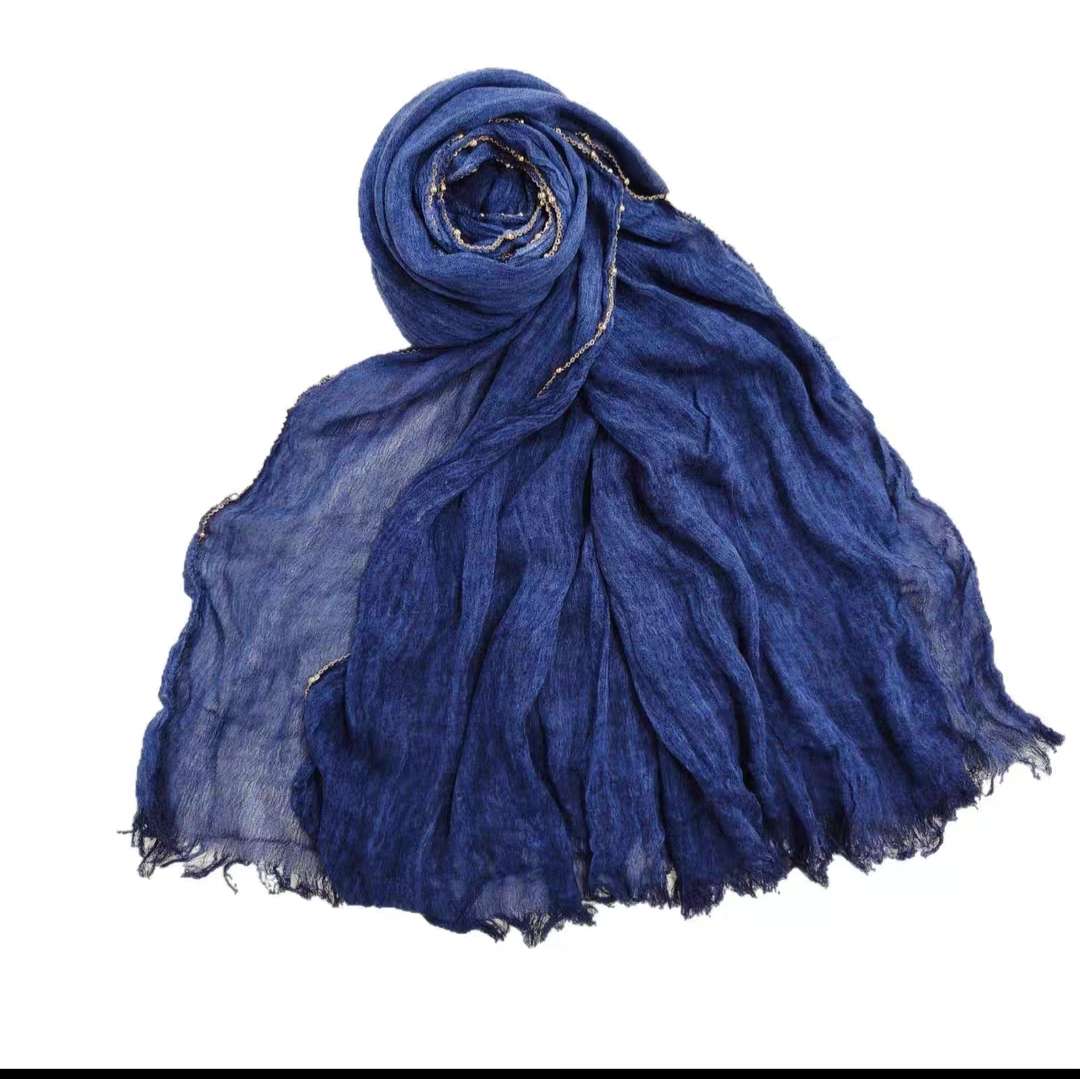Custom-made shawls for women in autumn and winter, made of silk detail image 3