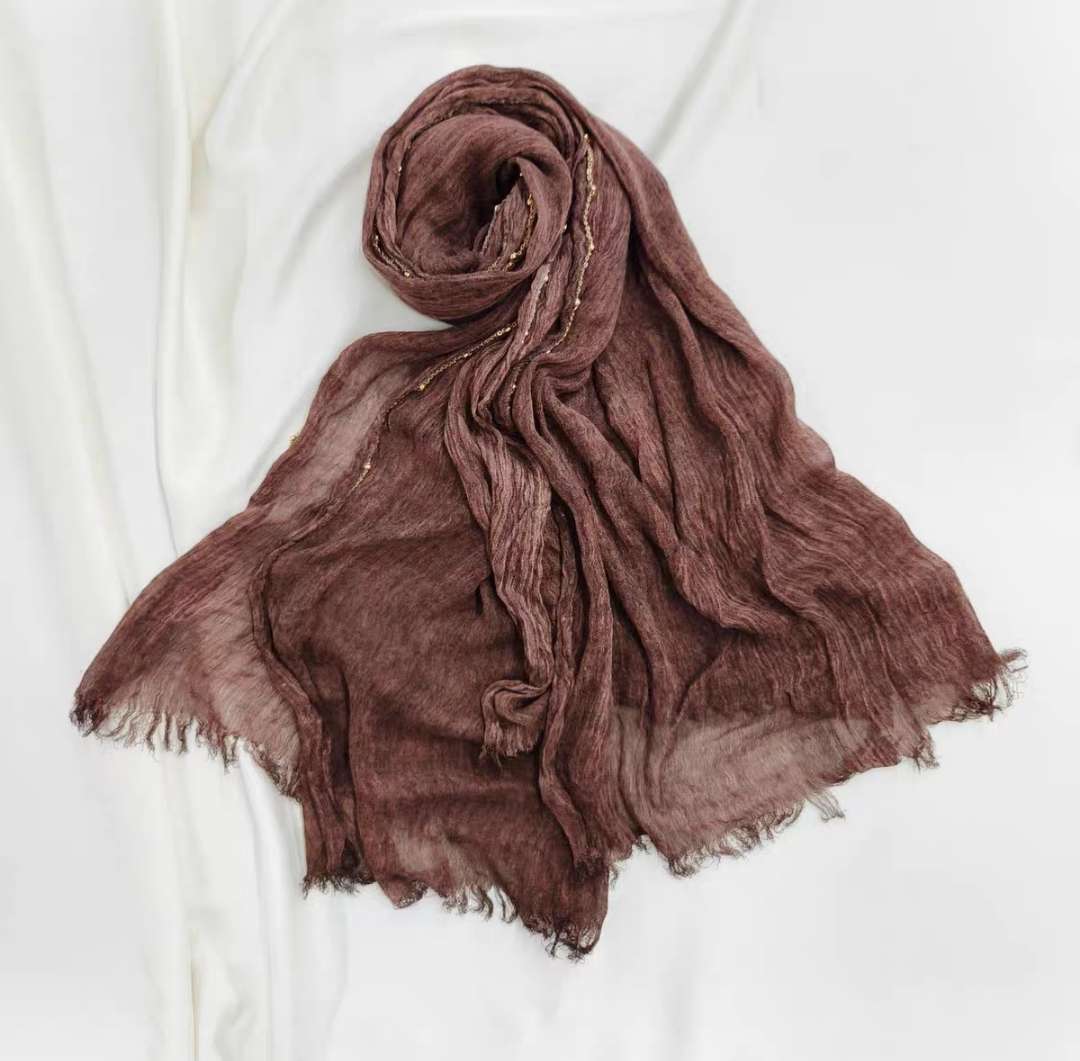Custom-made shawls for women in autumn and winter, made of silk Application Scenario
