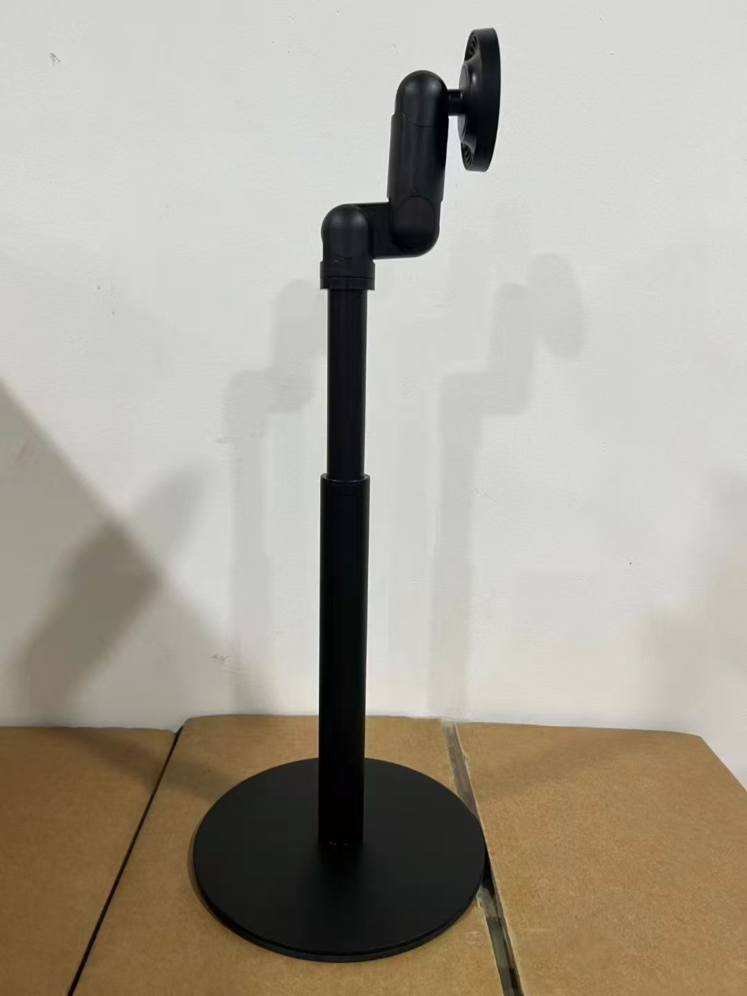 Aluminum alloy desktop mobile phone stand, overhead shot, metal dual-position telescopic floor-standing tablet stand, live streaming lazy person stand detail image 7