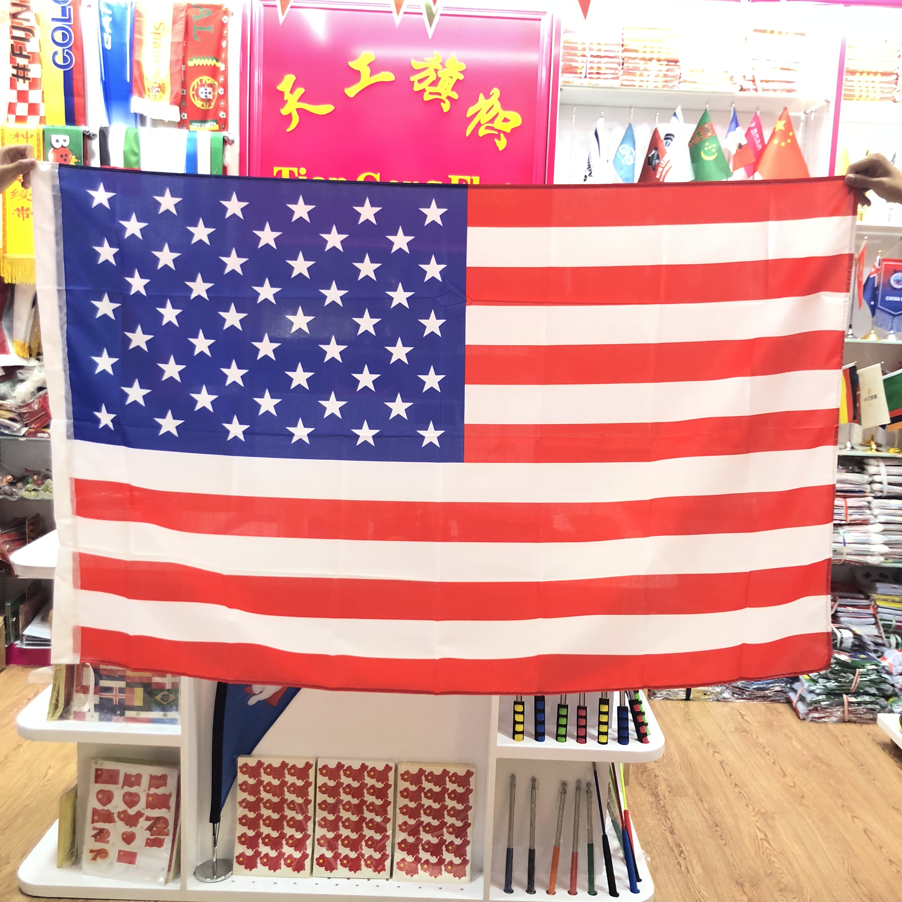 No. 4 Honduran flag 150X90cm Flags from all over the world are available in stock and custom-made in various sizes Specification image