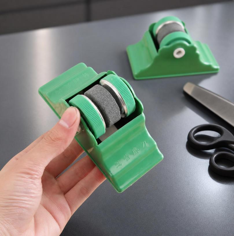 Kitchen round roller whetstone, a small and convenient household kitchen knife and scissors sharpening stone, a manual quick knife sharpening wonder detail image 2