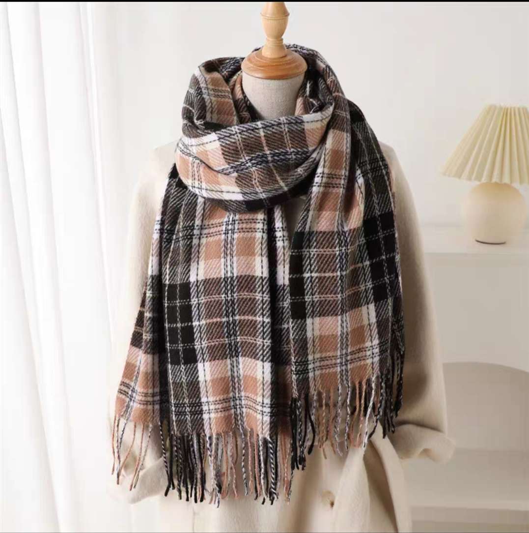 Woolen scarf detail image 4