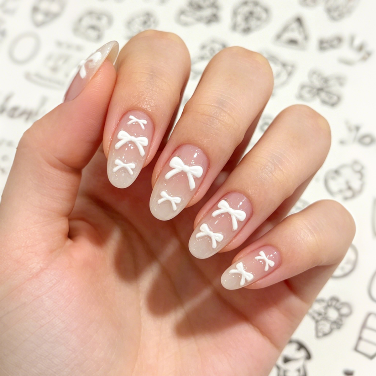 Lazo de uñas pegatinas ins red red sistema de sol pintado a mano lazo blanco y negro simple cute 3D nails stickers Application Scenario