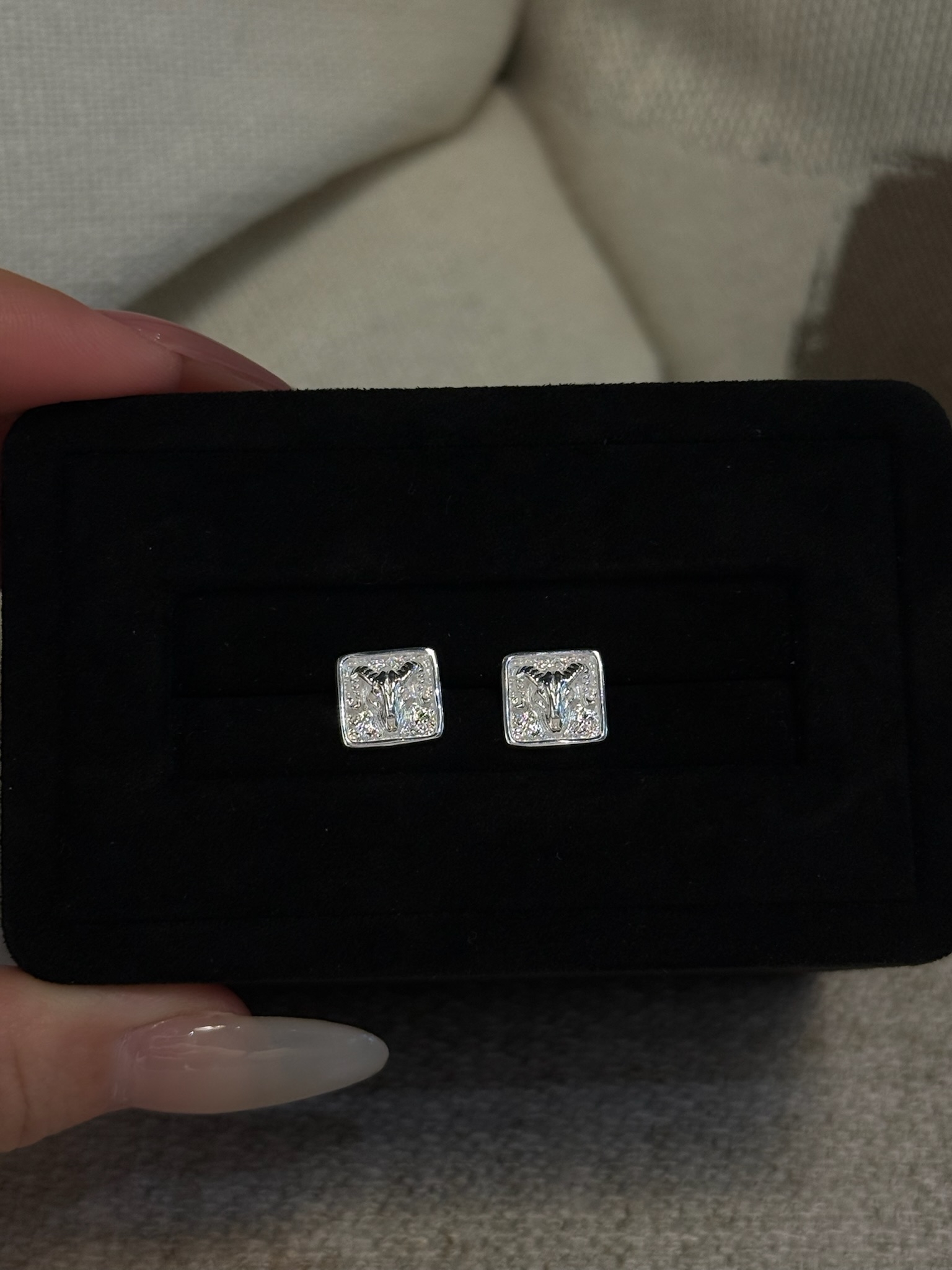S925 sterling silver square embossed flower stud earrings Specification image
