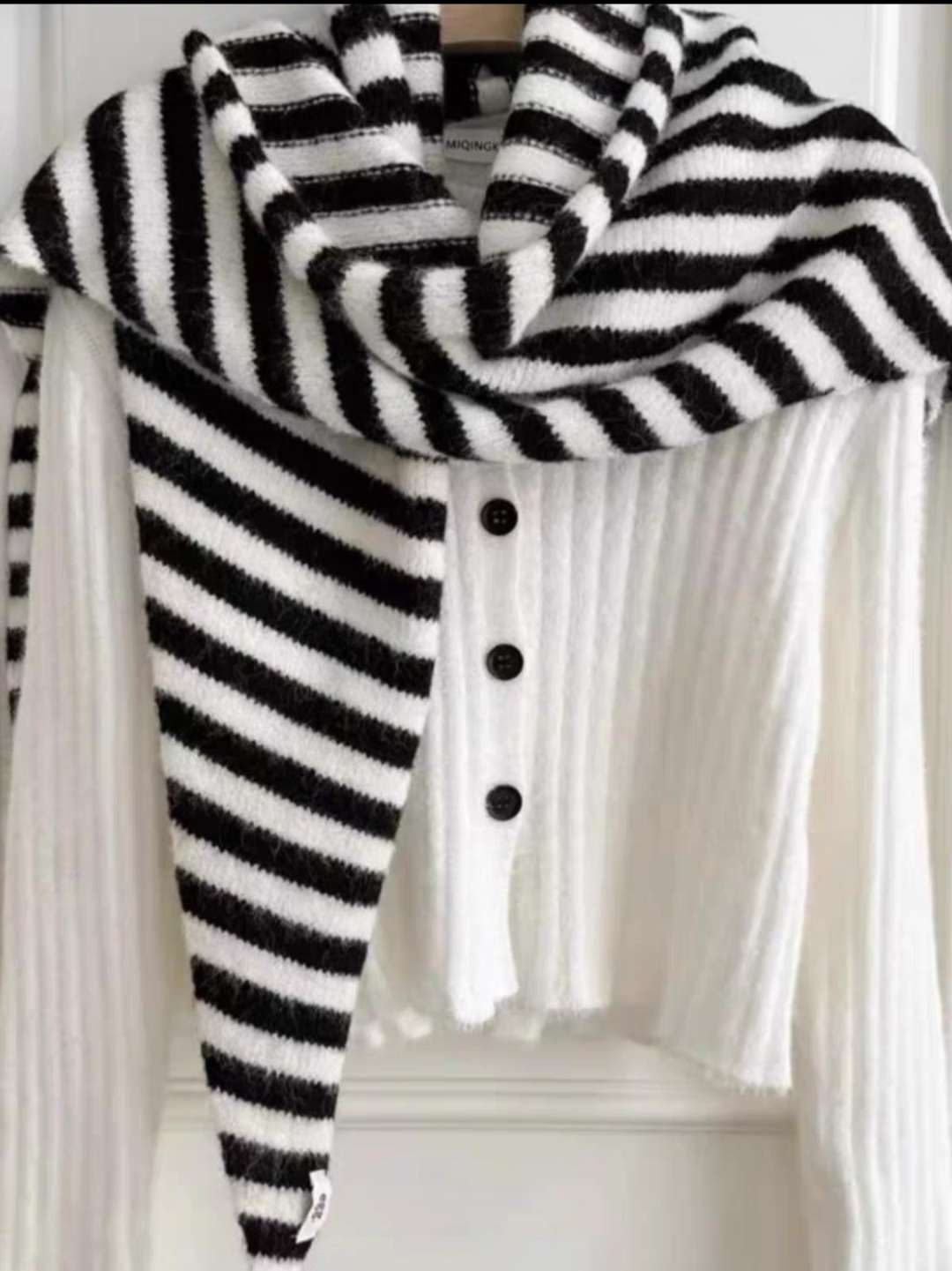 Custom-made shawls for women in autumn and winter detail image 3