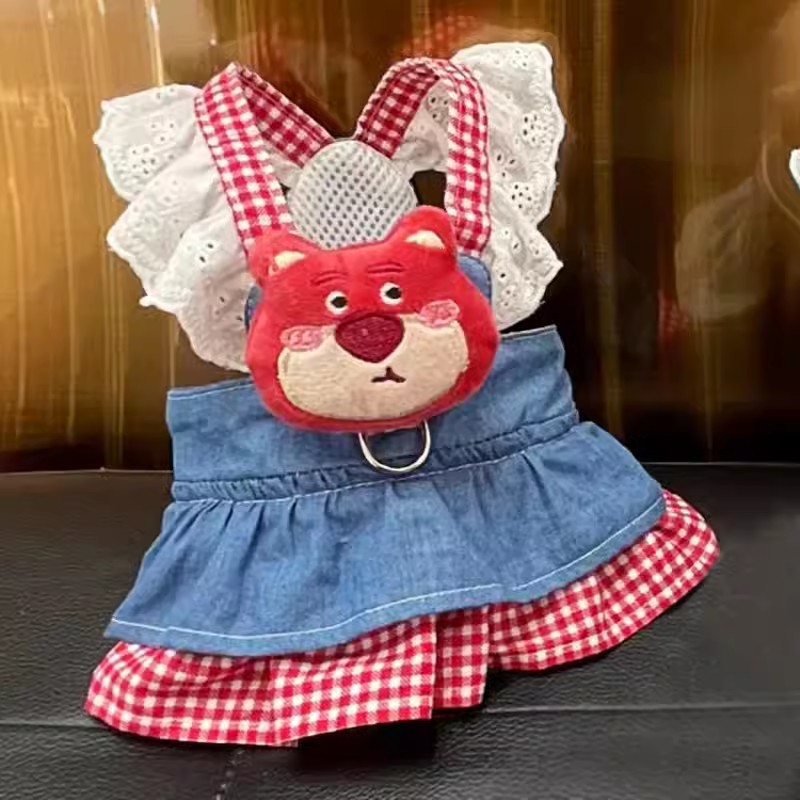 Muñeca estereoscópica tractive pet sling falda falso dos piezas encaje a cuadros perro falda pequeña malziesby oso salir pecho espalda ropa en stock Application Scenario