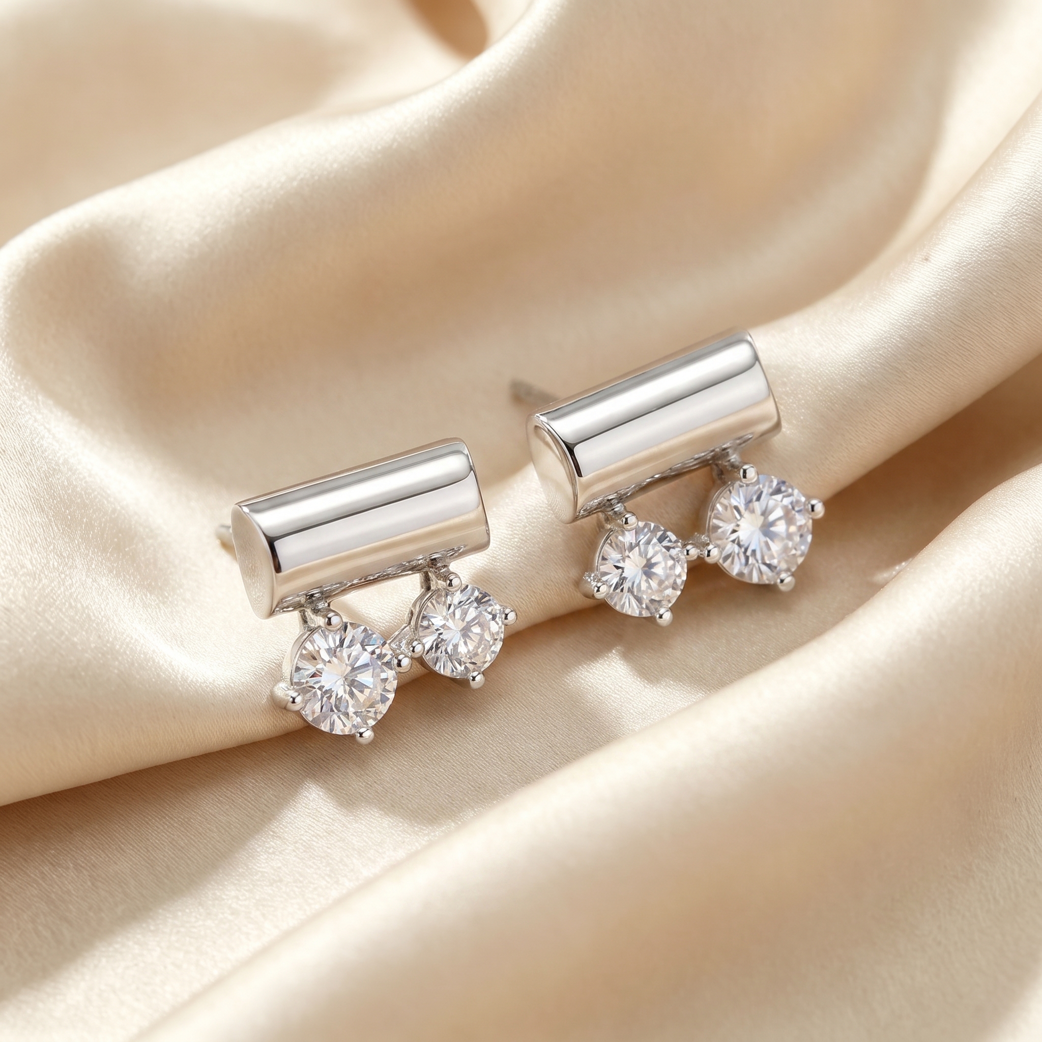 Fashionable metallic S925 silver stud earrings for women's summer, a trendy and versatile silver accessory