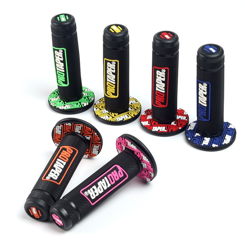 251008 conjunto de manijas de motocicleta accesorios manijas de mano adhesivo universal pedal ciclomotor conjunto de manijas PRO ghost fire conjunto de manijas de acelerador