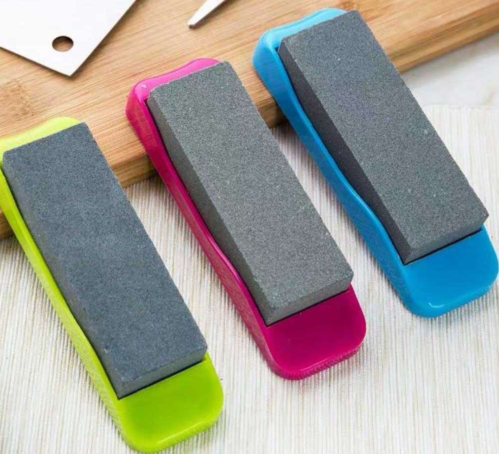 This multi-functional small household knife sharpening oil can quickly and accurately sharpen kitchen knives, allowing for easy cutting and precise knife sharpening detail image 9