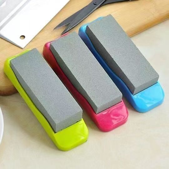 This multi-functional small household knife sharpening oil can quickly and accurately sharpen kitchen knives, allowing for easy cutting and precise knife sharpening detail image 2
