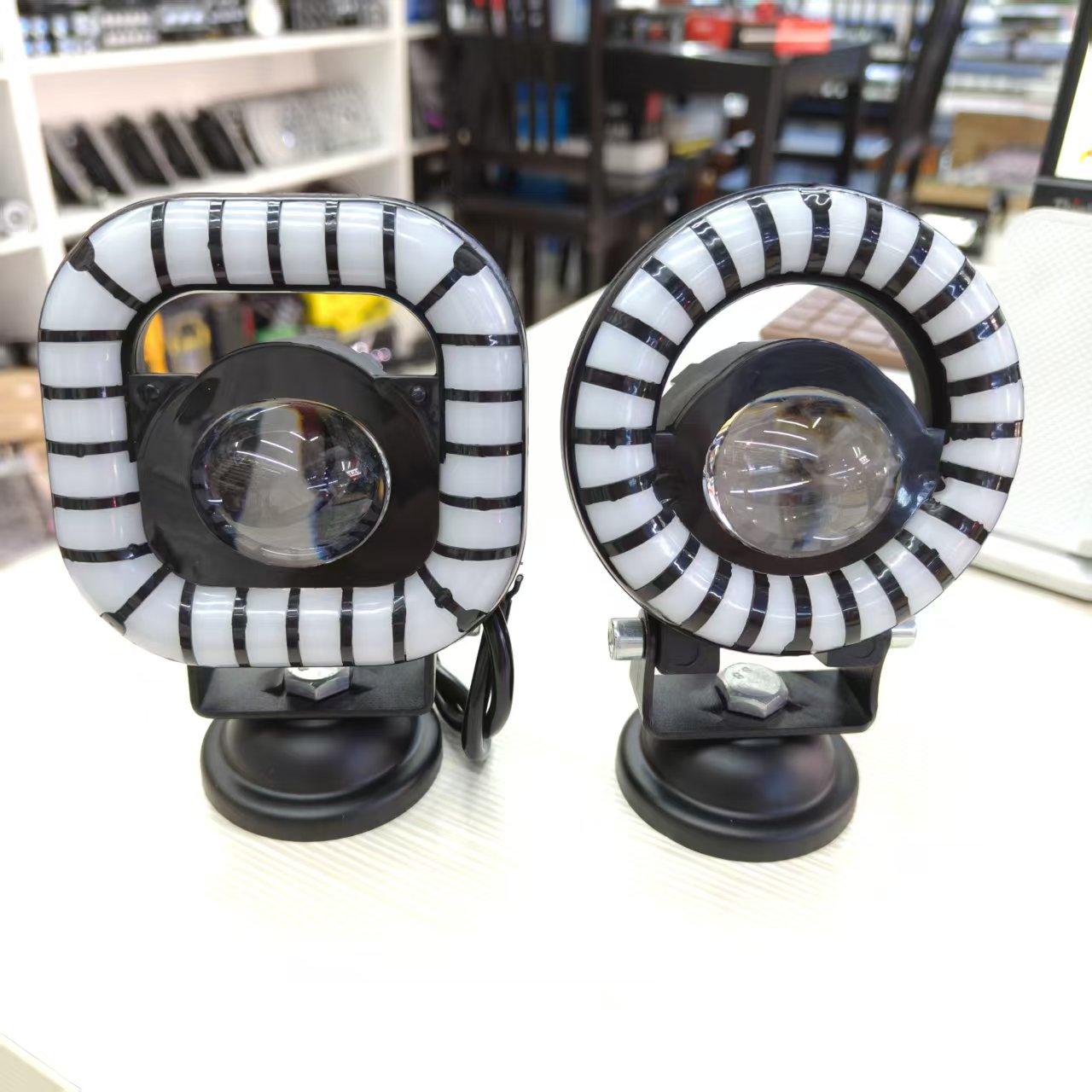 Colorful Devil Eye LED spotlights, spotlight, lens lights, paving strong light, auxiliary lighting, yellow and white light Application Scenario